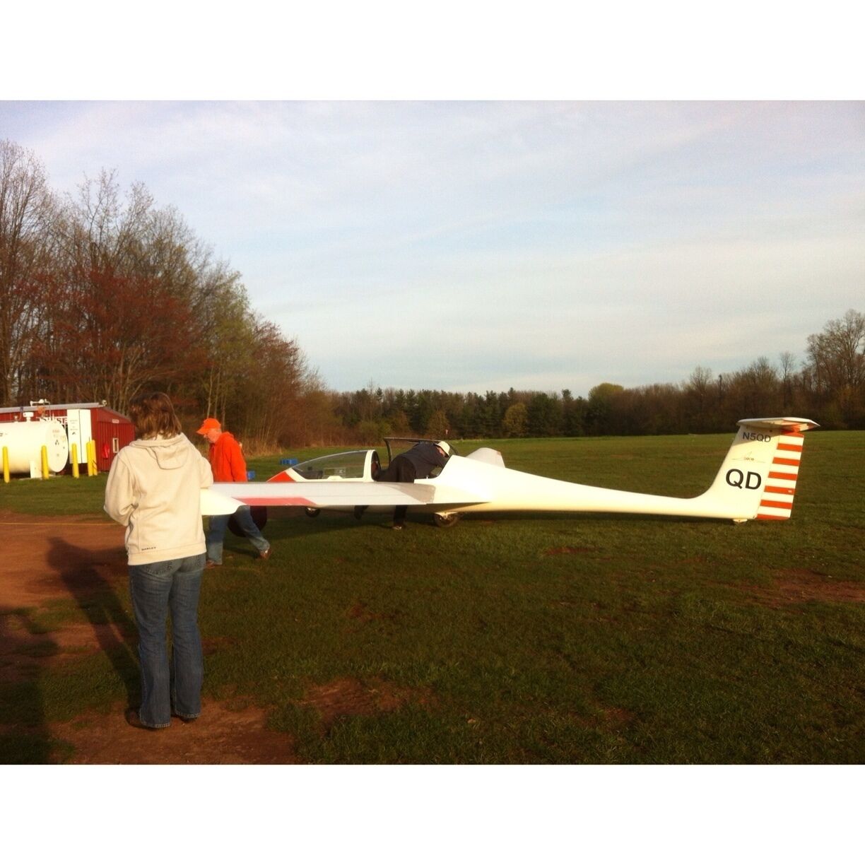 Putting gliders away at the end of the day at the Philadelphia Glider Council