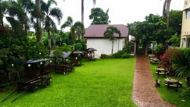 Nobody can't stop us even Lando! Overnight stay during a stormy night.
#trailseekersrockseverywhere #teamkaladkarin #teampabebes #weekendbonding