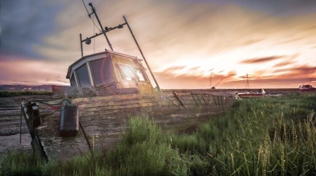 Heswall boat yard in Lower Heswall on the Wirral. There are a few abandoned boats here and its also on the banks of the River Dee estuary. #trover #bvsexplore