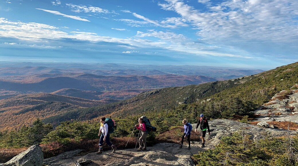 “Do the Rock Walk” to the top of the highest mountain in #Vermont
#autumn #fallfoliage #nature #leafpeeping