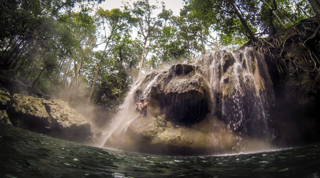 The hot spring waterfall of Finca El Paraíso is the perfect place for meditation.