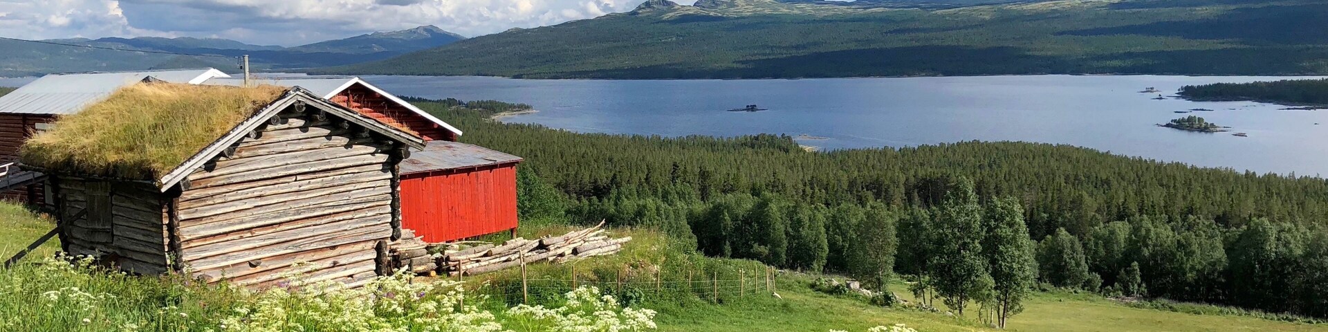 Scenery of the lake from the highway.
#Nature