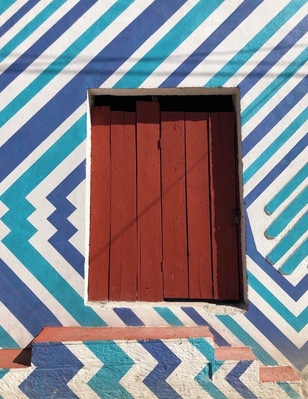 An interesting artisan town on the shores of Lake Atitlan that is painted in traditional Mayan colors and forms.