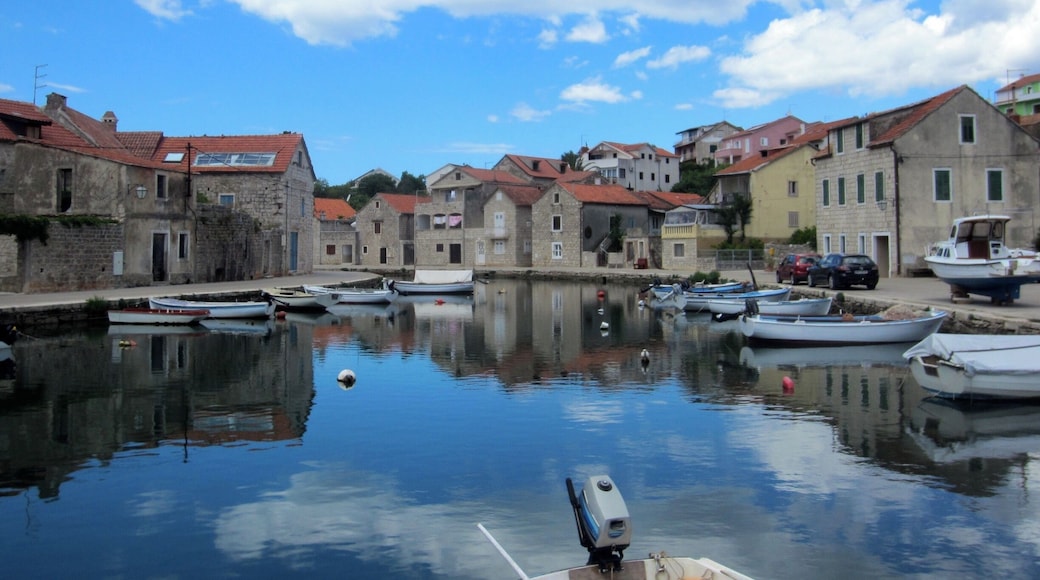 Scooting around Hvar island we came across many awesome charming towns full of tight cobblestone streets, charming cafes and wonderful sights, Vrboska being one of them.