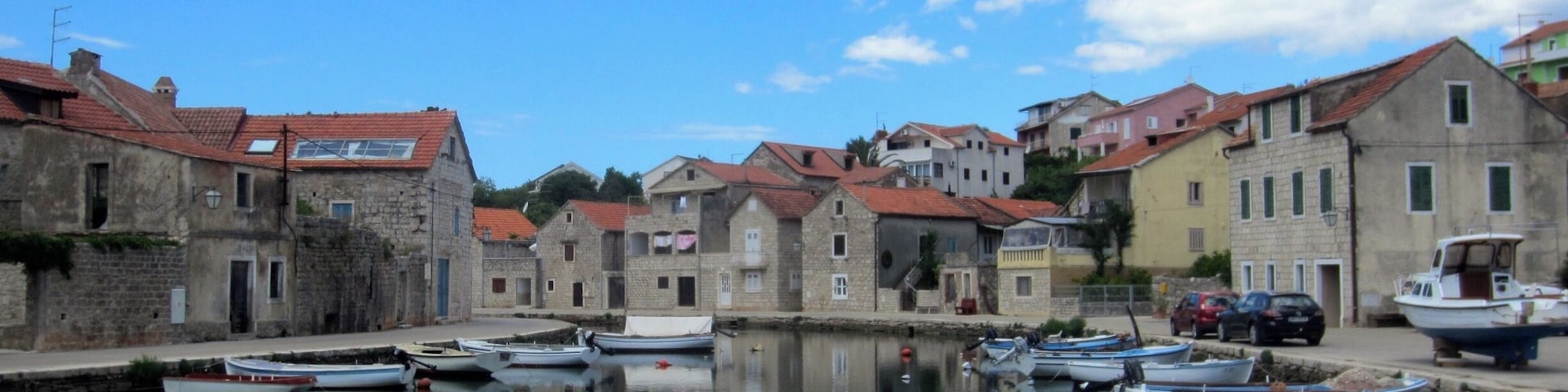 Scooting around Hvar island we came across many awesome charming towns full of tight cobblestone streets, charming cafes and wonderful sights, Vrboska being one of them.