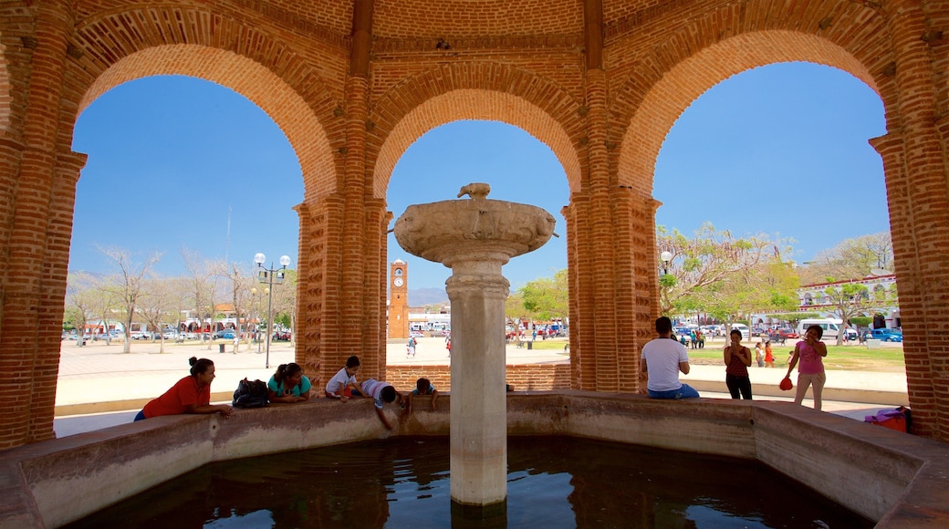 Chiapa De Corzo which includes a fountain and interior views as well as a small group of people