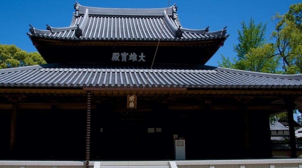 Shofuku-ji temple, the first zen temple in Japan was founded in 1195. You may just glance Buddha statues over the fence of this hut. There are expanded site building but not open for the public.