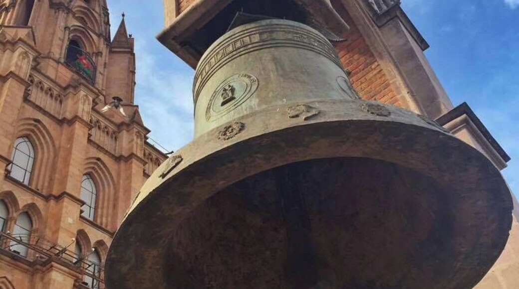 One of the biggest bells of the world, behide this beautiful gotic church !