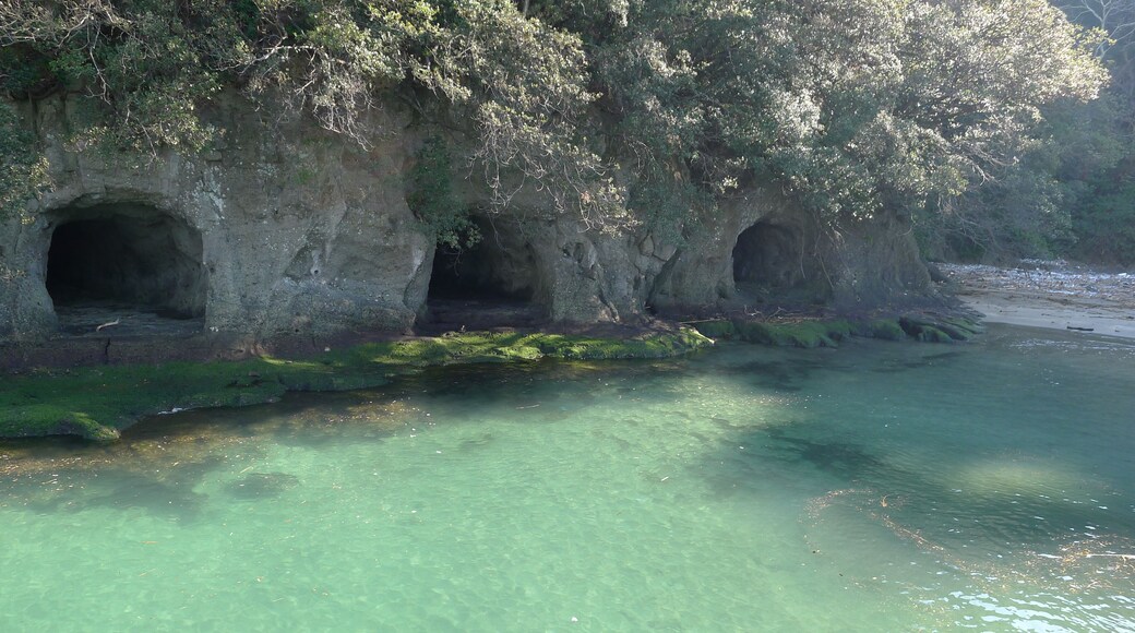 手石特攻基地跡