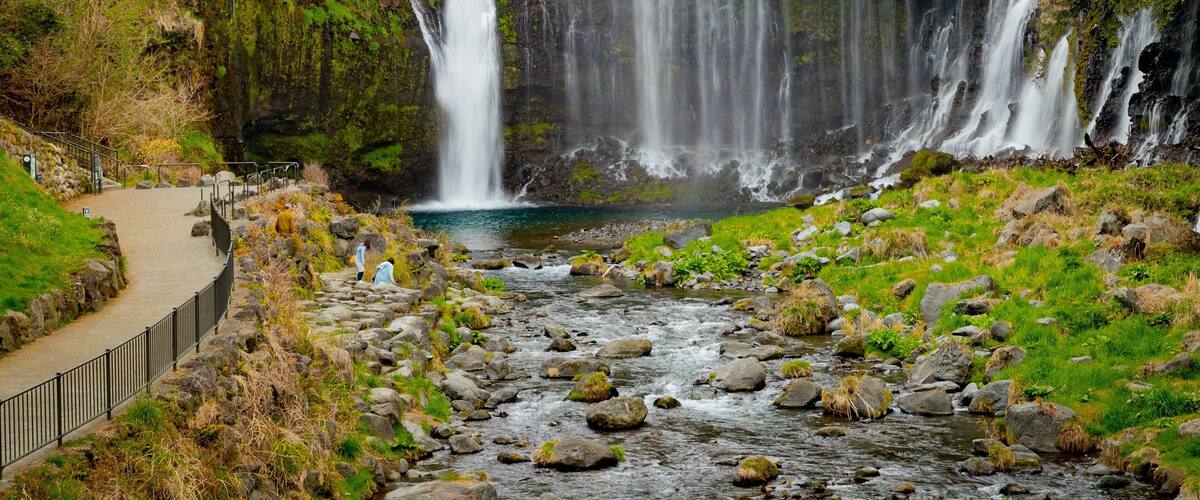 Fujinomiya showing a waterfall and a river or creek
