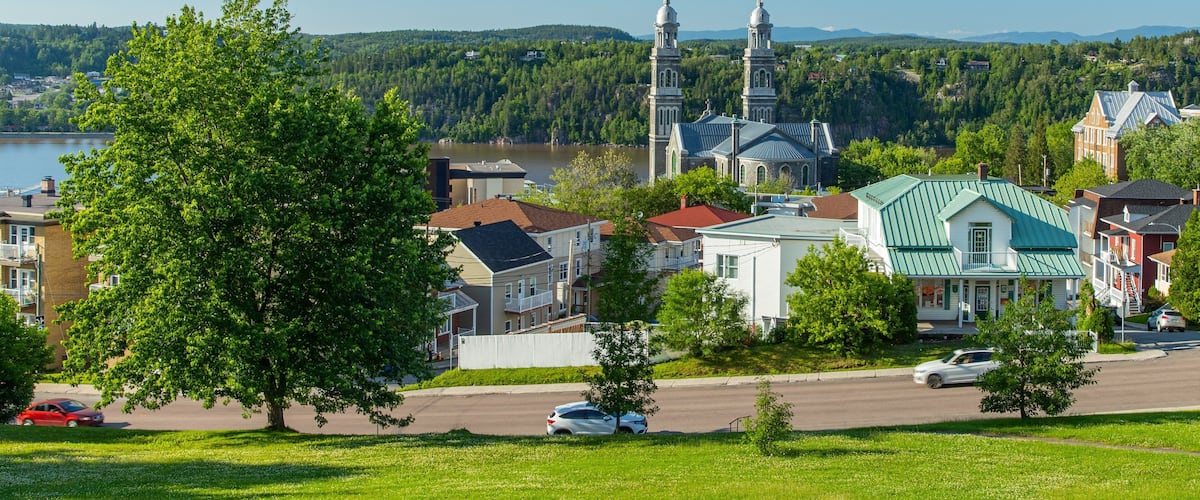 Saguenay showing a small town or village