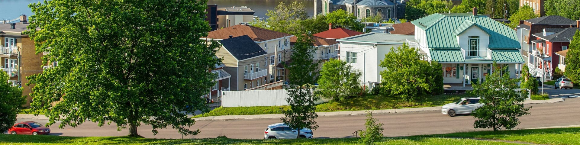 Saguenay showing a small town or village