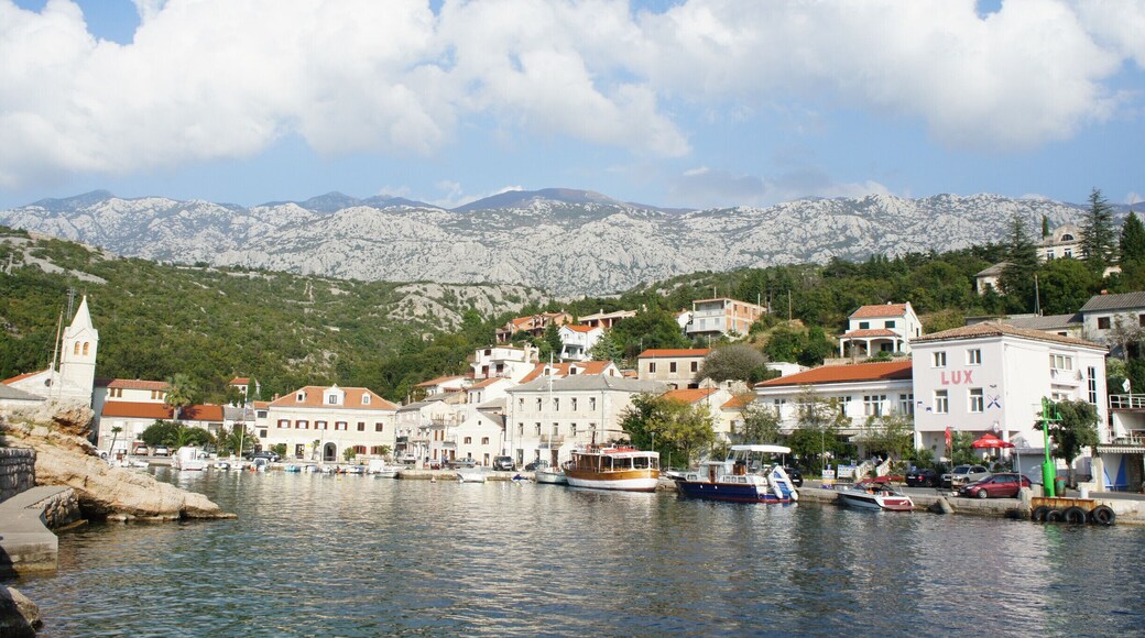 On our way from Rijka to Zadar, we stopped here for a drink and a quick swim. Jablanac is a quiet harbor town, which hasn't that much to offer besides 1 or 2 hotels, but if you would be taking the coastal route from Rijeka to Zadar. This (quiet) place makes the perfect stop for a drink and a swim.