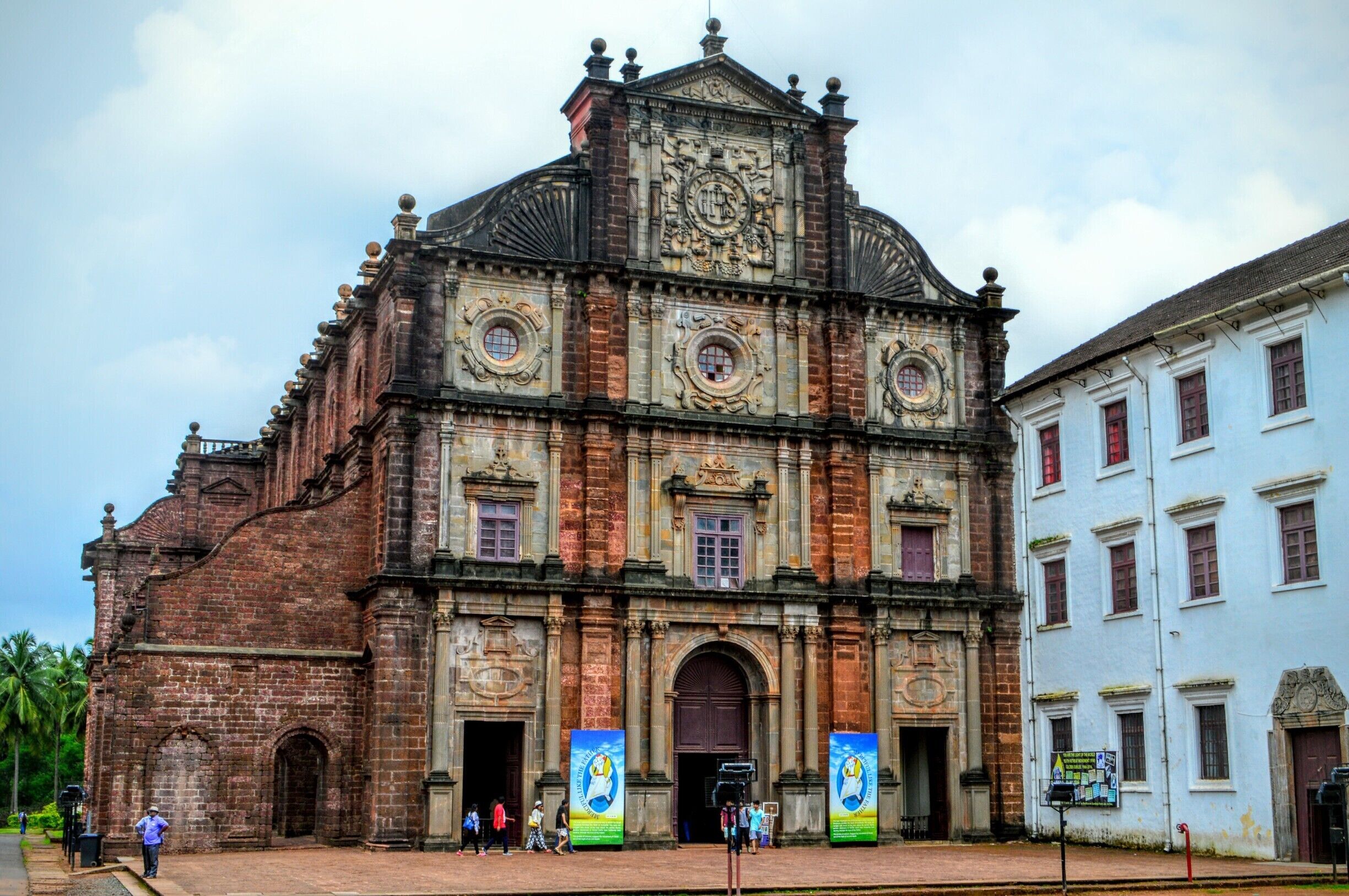 This is one of the oldest churches in Goa and in India. The Basilica of Bom Jesus or Borea Jezuchi Bajilika (Portuguese: Basílica do Bom Jesus) is a UNESCO World Heritage Site.