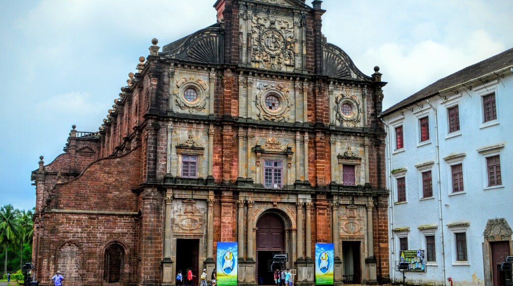This is one of the oldest churches in Goa and in India. The Basilica of Bom Jesus or Borea Jezuchi Bajilika (Portuguese: Basílica do Bom Jesus) is a UNESCO World Heritage Site.