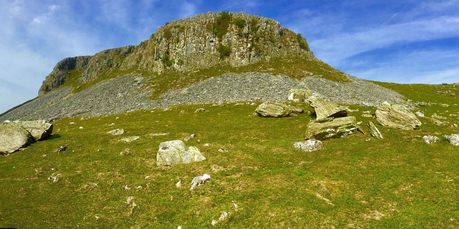 Robin Proctor’s Scar, close to the Dales village of Austwick. This area of the Yorkshire Dales is dominated by rocky outcrops of limestone. The boulders in the foreground are erratics.