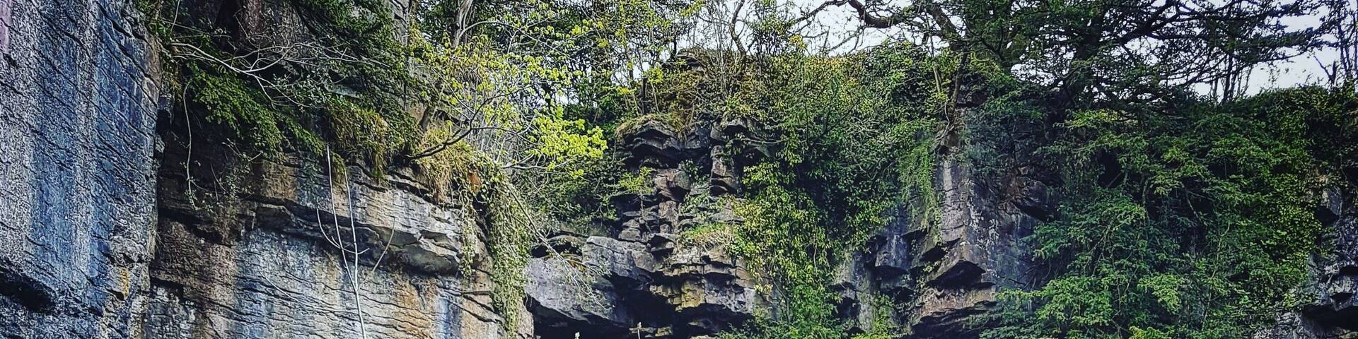Lngleton falls 16 waterfalls on the trail.
