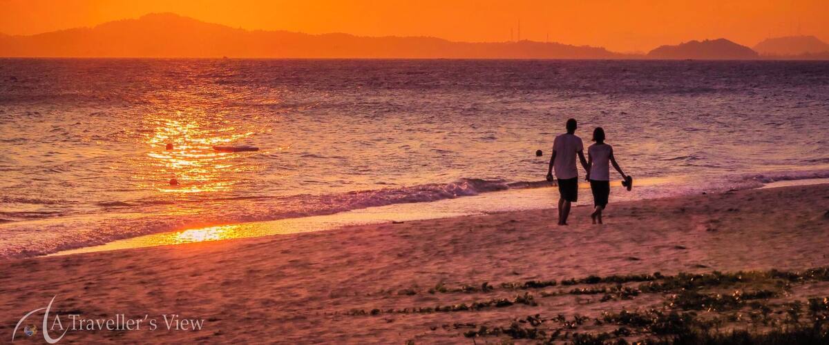 Beautiful sunsets doesn't often happen here on Kapas Island. That's due to the thunder storms on the horizon as the sun set. But when that beautiful sunset does appear, couples make the most of it and go for long romantic walks on the beach. #beach
#GoldenHour