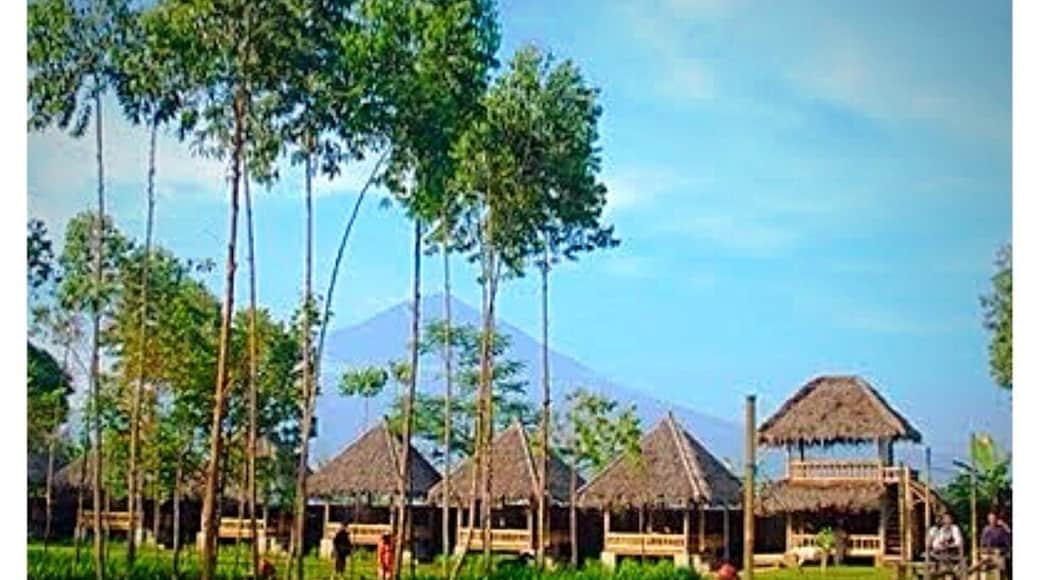 For travelers who want to take in the sights and sounds of Garut, Mulih Ka Desa Hotel is the perfect choice. From here, guests can enjoy easy access to all that the lively city has to offer. The hotel offers an excellent variety of recreational facilities, including children's playground, fishing. Mulih Ka Desa Hotel is your one-stop destination for quality hotel accommodations in Garut. We enjoyed our stay here.