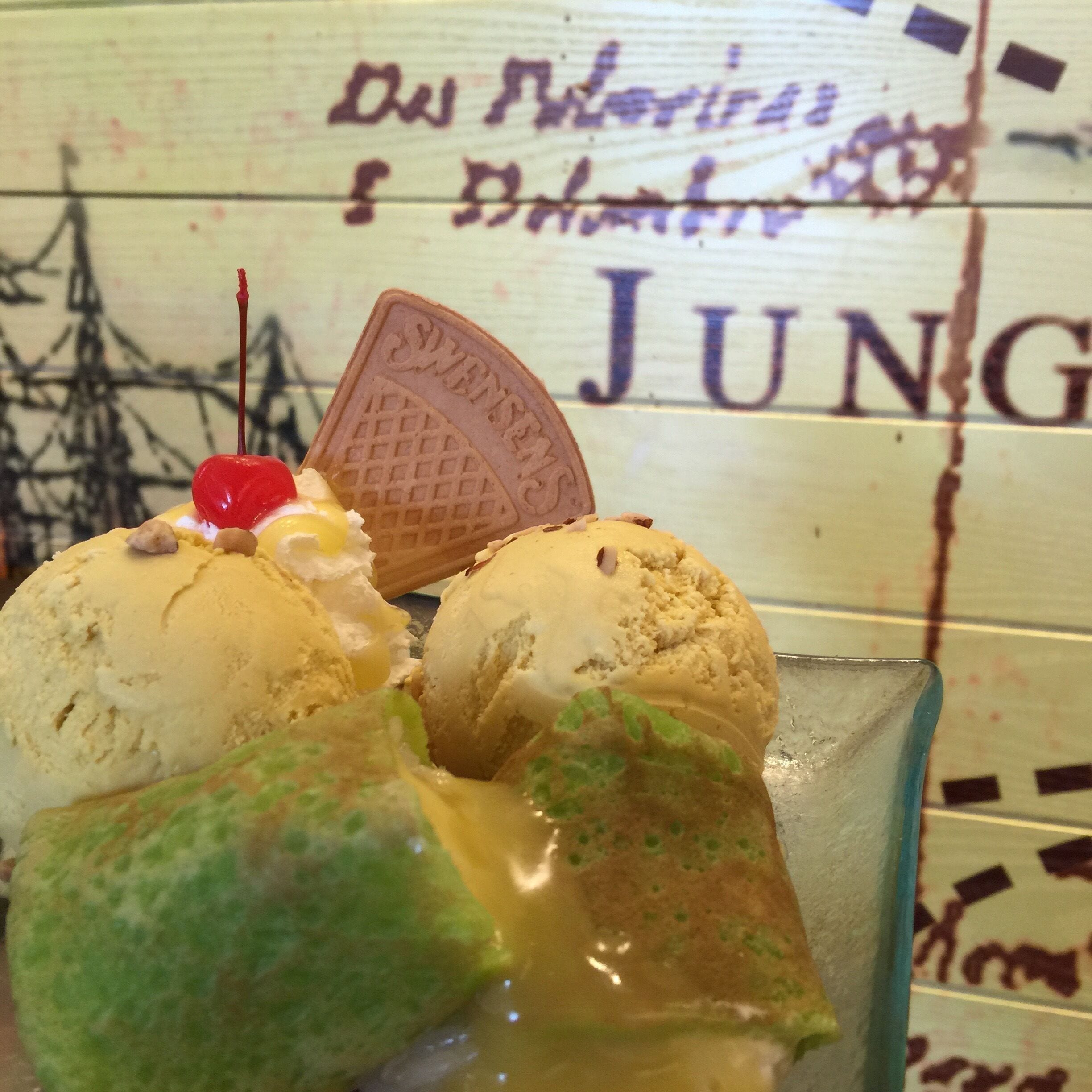 Durian Mon Thong Pandan Crepe