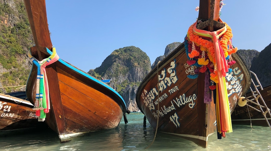 Traveled to Patong Beach in Thailand! Go early to beat the tourist and when the sun rises youโll have the perfect gold hour for all of your pictures.
#LifeAtExpedia
#BVSBlue