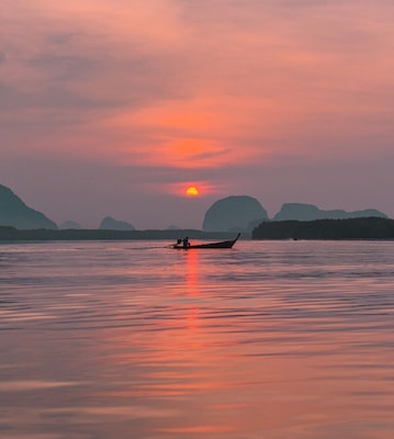 Sunrises in the summer in Thailand are unreal. If I could go back and relive these experiences, I would in a heartbeat. #EndlessSummer