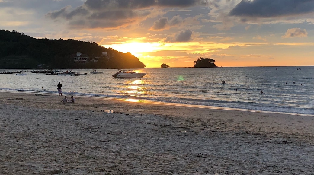 Nai Yang is a small village near Phuket’s airport. It’s far from the horrible Patong beach and its devastating mass tourism. If you had to go to Phuket, this would probably be the most authentic and civilized part of the island.