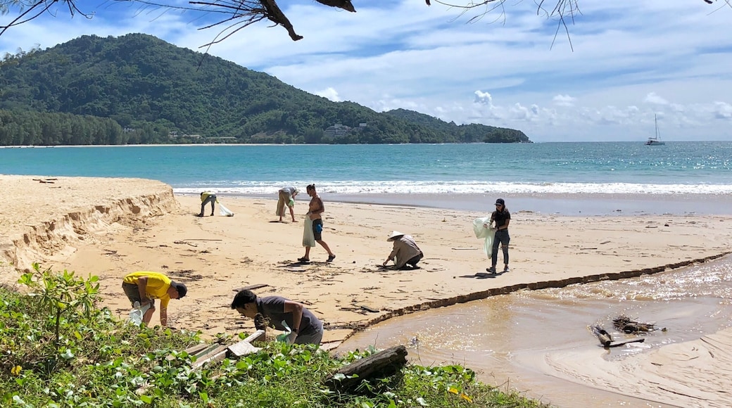 Beach cleaning đȘđ»#ExpediaDOC #LifeatExpedia #naiyangbeach #beachcleaning