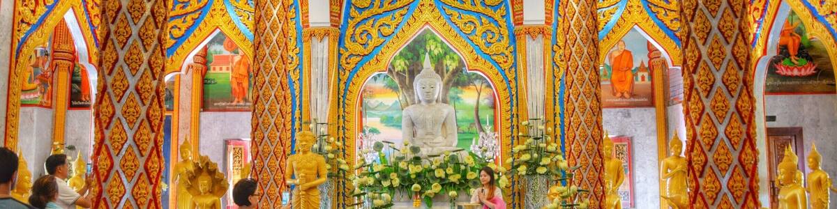 Kot vsi templji na tajski, tudi ta ni izjema kar se detajlov tiče. Vsak centimeter natančno obdelan. Vsekakor vreden obisk na Phuketu ...
#Phuket #WatChalong #Temple #Colorful #Buddha #Thailand #Backpacker #Journey #2015