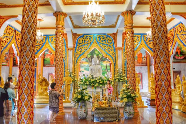 Kot vsi templji na tajski, tudi ta ni izjema kar se detajlov tiče. Vsak centimeter natančno obdelan. Vsekakor vreden obisk na Phuketu ...
#Phuket #WatChalong #Temple #Colorful #Buddha #Thailand #Backpacker #Journey #2015