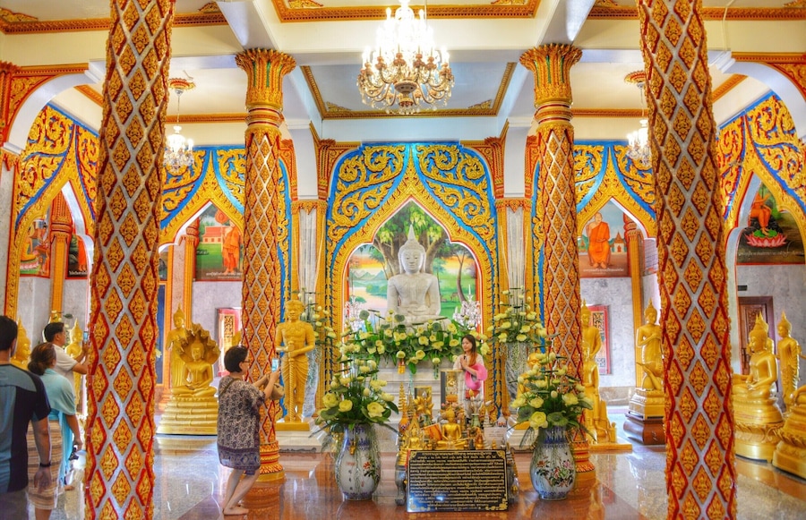 Kot vsi templji na tajski, tudi ta ni izjema kar se detajlov tiče. Vsak centimeter natančno obdelan. Vsekakor vreden obisk na Phuketu ...
#Phuket #WatChalong #Temple #Colorful #Buddha #Thailand #Backpacker #Journey #2015