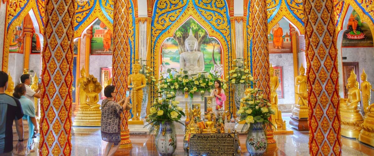 Kot vsi templji na tajski, tudi ta ni izjema kar se detajlov tiče. Vsak centimeter natančno obdelan. Vsekakor vreden obisk na Phuketu ...
#Phuket #WatChalong #Temple #Colorful #Buddha #Thailand #Backpacker #Journey #2015