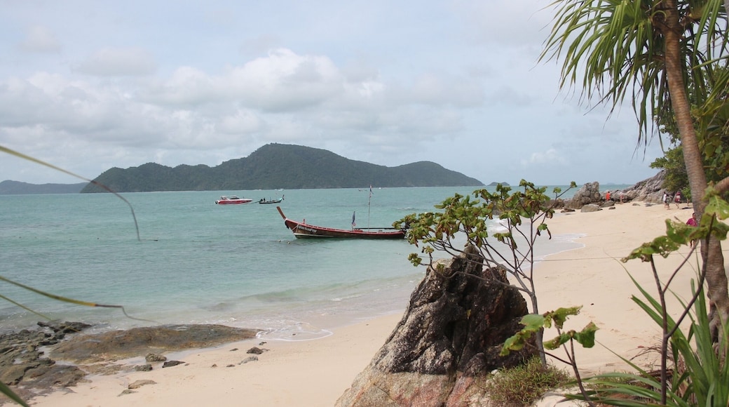 Picture made from an Island a few miles away from Chalong bay. You can take a boat from the little port to find this piece of Heaven