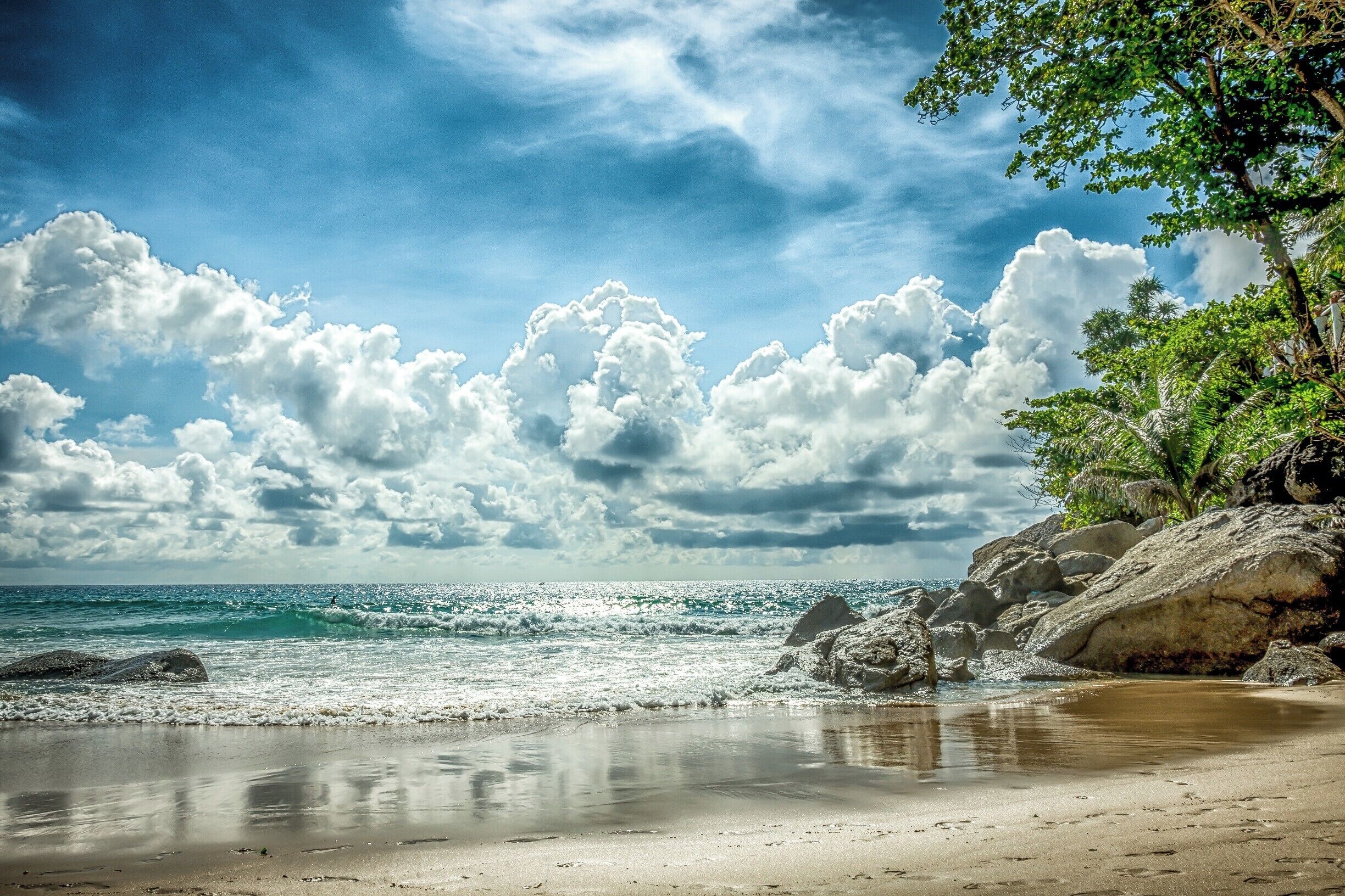 What a little gem of a beach this was. Hardly any people there at the time I visited, most choosing the more popular Kata beach a few miles down the road. 