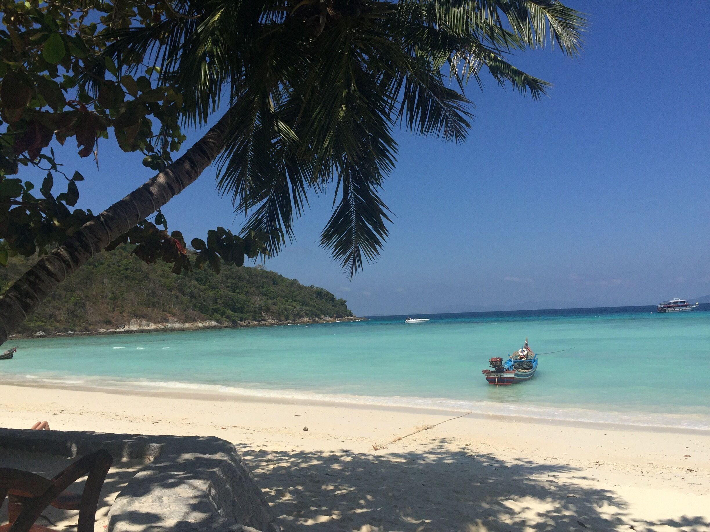 Stopped for lunch on our snorkel your on this island in Phuket. Straight outta paradise 
#BeachBound
