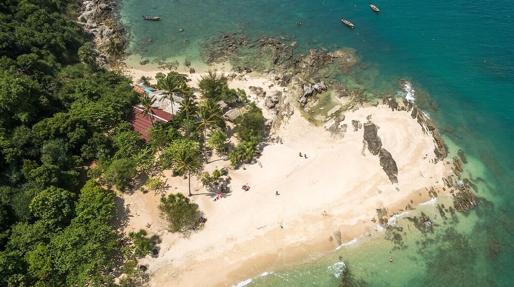 Koh Bon is the perfect day trip destination to escape from busy Phuket. This tiny island lies 1.5km southeast off Rawai Beach and hosts a cool restaurant run by a long-established British citizen named Dawn. Sunbathing, swimming, snorkelling and relaxing are the main activities here, far from the hustle and bustle of the most popular beaches of Phuket Island. #LifeAtExpedia