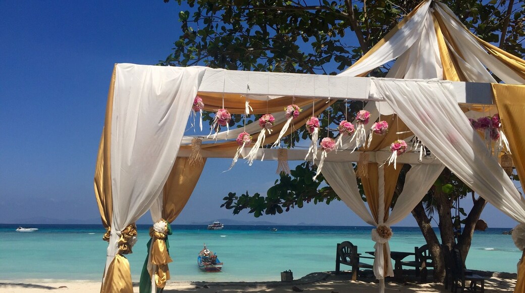 Lunch break on this island during snorkel. I recommend the iced coffee!!!
#BeachBound