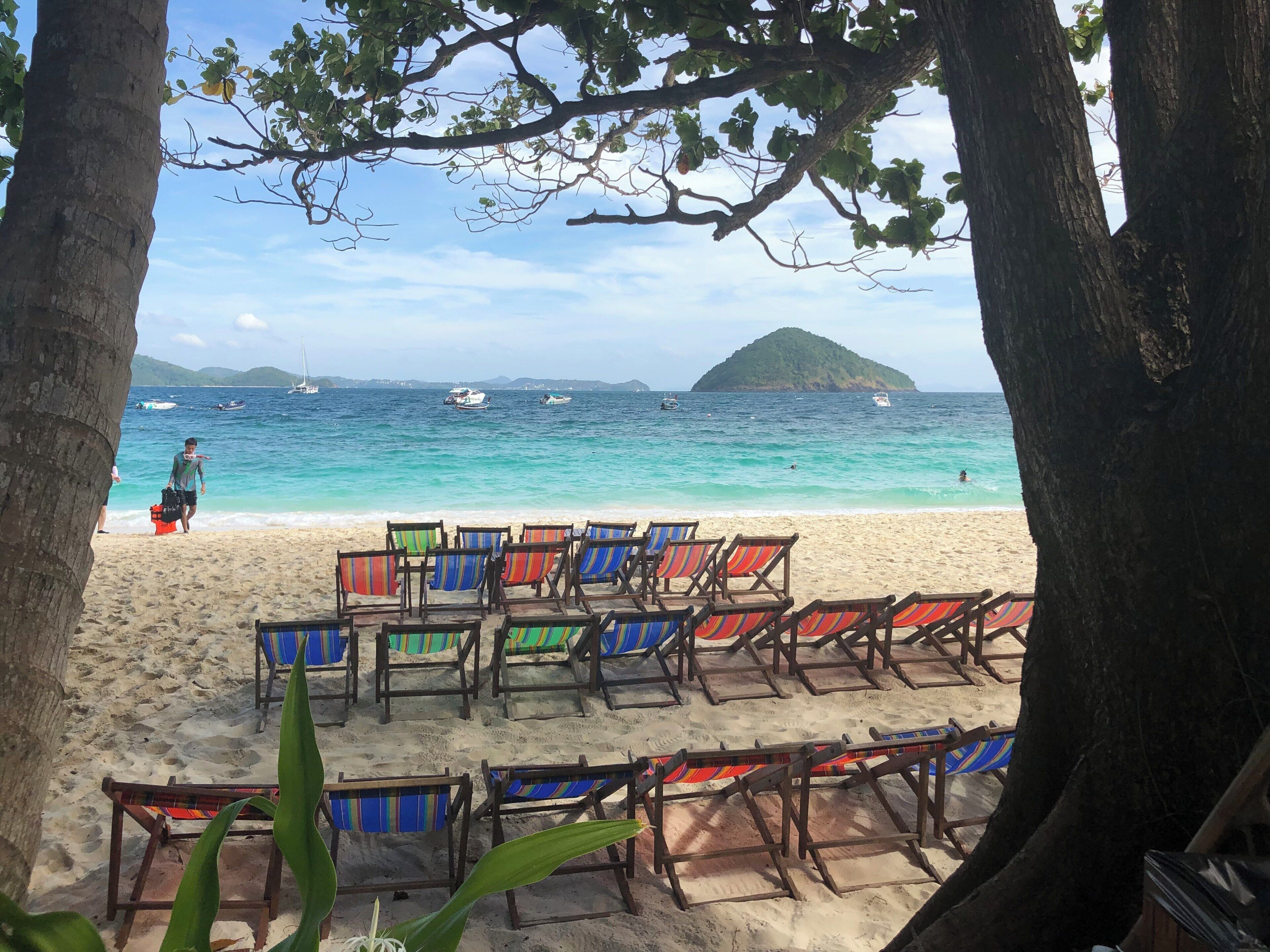 Banana beach through my eyes. A must visit private beach when you’re visiting Phuket. The clear water makes you forget all of Monday blues.

#lifeatExpedia #beach #phuket #thailand