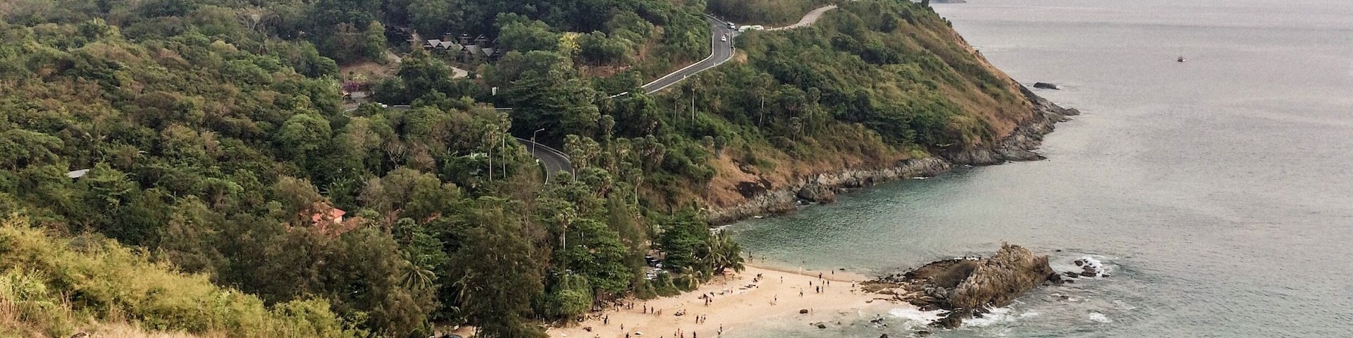 The delightful little Ya Nui Beach of #Phuket, #Thailand 🇹🇭 - emphasis on the “little”.
#LifeAtExpedia
#TroveOnTuesday
