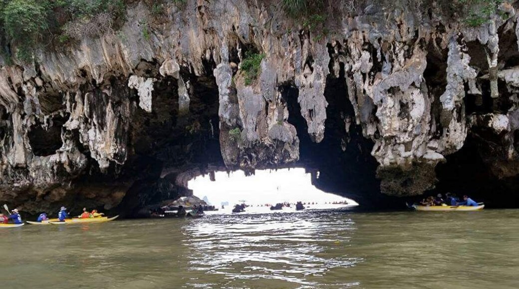 This new year we had been to Phuket where we opted for jamesbond island for a day....which was a total blisss where we had loads f fun and experienced canoeing too...Beautiful place to be😍