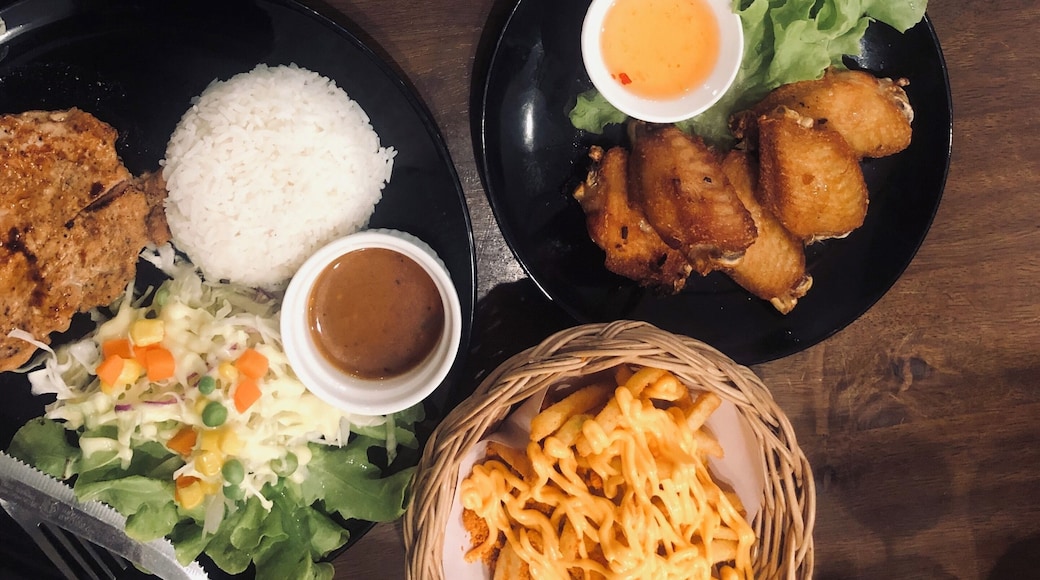 As you go around Bang Khla, you will find this steakhouse house along the road. They serve delicious and affordable steaks.