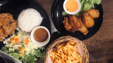 As you go around Bang Khla, you will find this steakhouse house along the road. They serve delicious and affordable steaks.