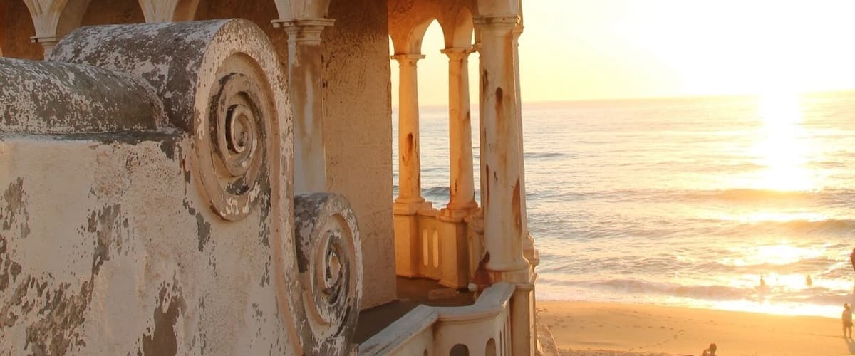 Beautiful Beach @ Santa Cruz
The ancient Tower is a Highlight at the beach of this charming little city.
