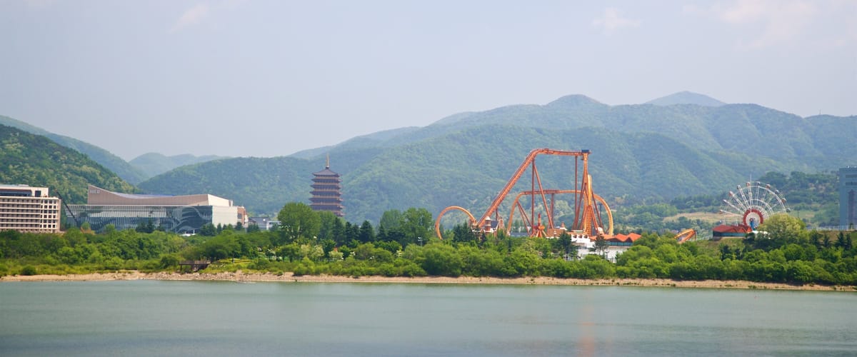 Bomun Lake featuring landscape views and rides