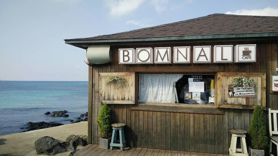 Bomnal Cafe in Aewol, Jeju. Pretty lil cafe.