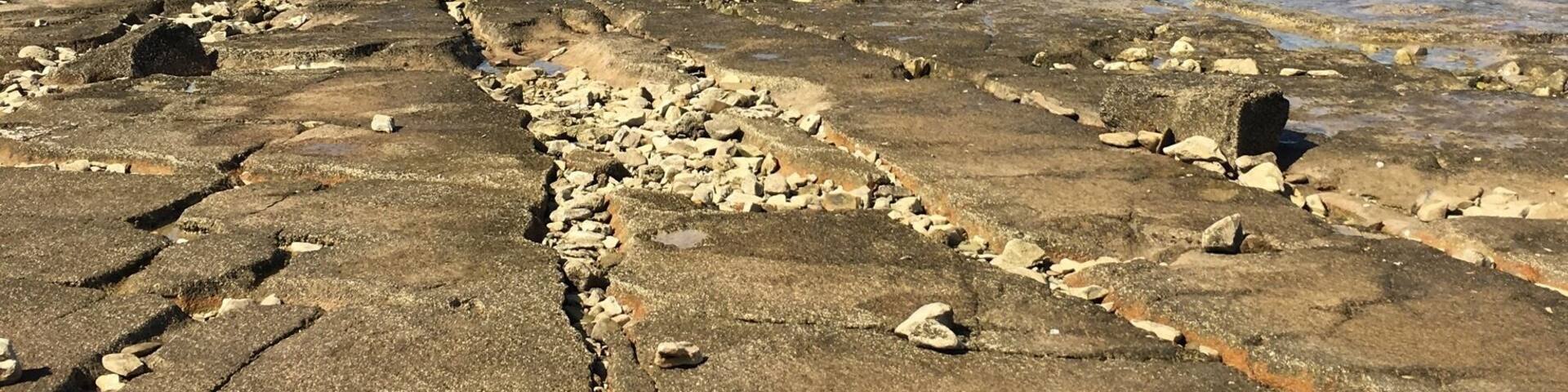 We were looking for a beach where it’s possible to swim topless near to Novigrad. We found this beach, where’s no problem to be naked. We weren’t completely alone but there were only a few other people. It’s also a great place to stay overnight in the car or tent
#beach
#roadtrip
