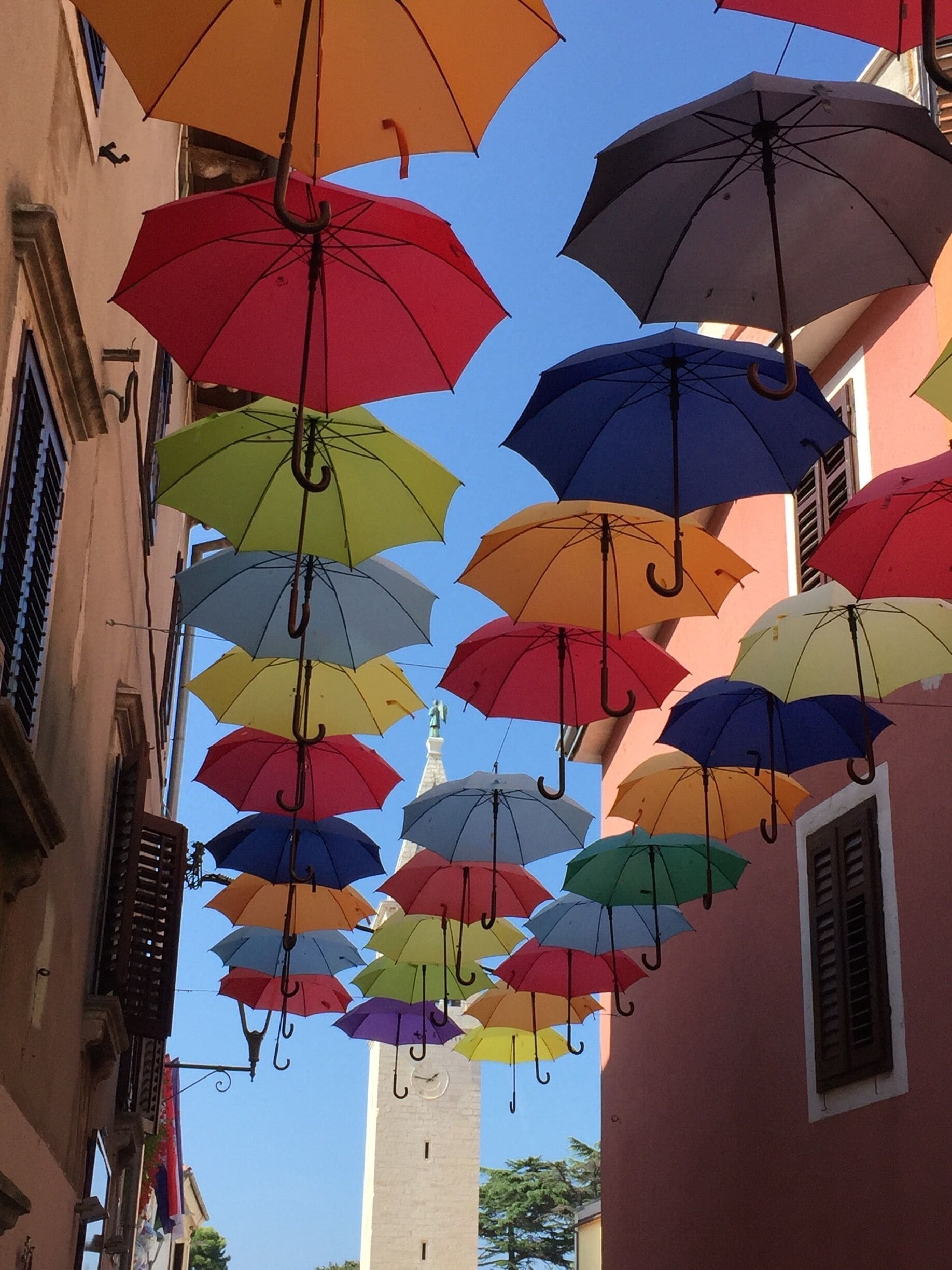 Gorgeous sleepy port out of season with many impressive boats in the harbour. Assume it’s busy in peak season by the number of hotel/apartments. We saw Needlefish for the first time in the clear sea water..coffee and cake watching the world go by was lovely.