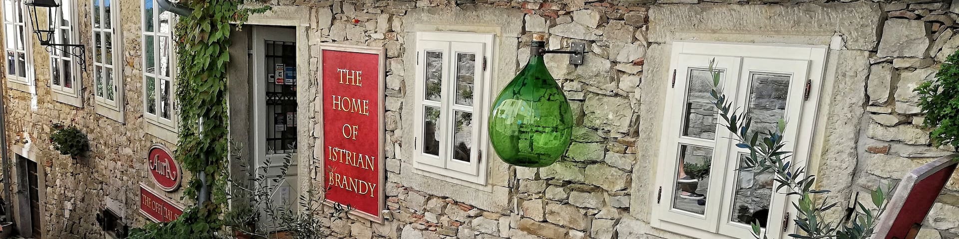 đđ· Hum is the documented smallest city in the world (entered in the Guinness Book of Records). The city has 28 residents, has 2 main stone streets and several shops. (one of them in the picture)