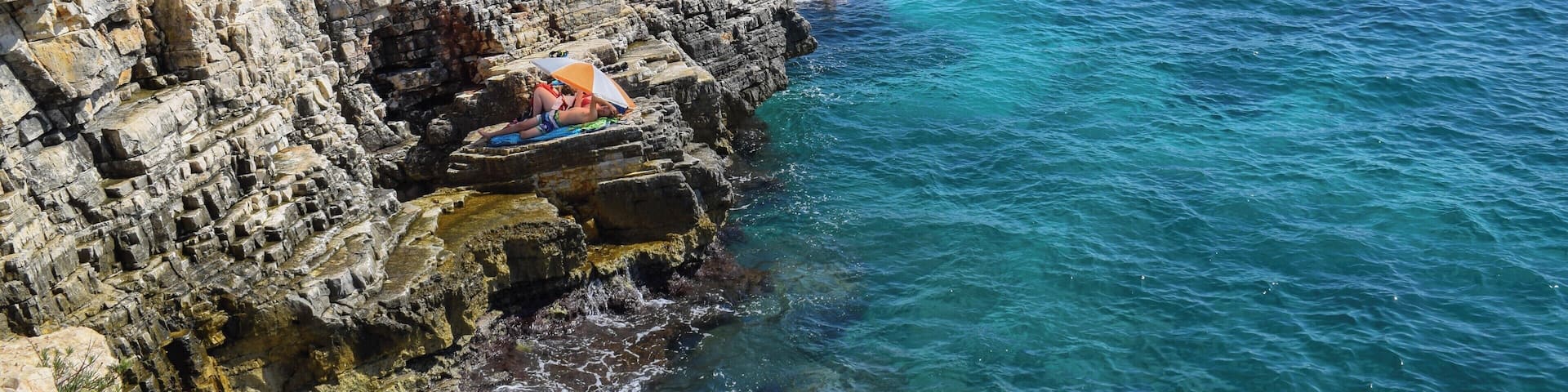 During our 9-day stay in Croatia, we spent a few days in the region of Pula, where we took a day trip to an awesome place on the coast called Kamenjak (pronounced "Kahm-en-yahk". Dotted with layered rocks that step into the ocean, this spot is prime for snorkeling and cliff jumping.
#beaches
#croatia
#travel
#lifeatexpedia
#blue