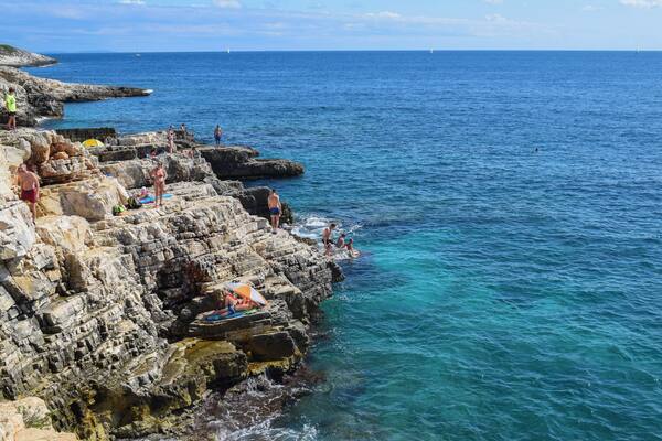 During our 9-day stay in Croatia, we spent a few days in the region of Pula, where we took a day trip to an awesome place on the coast called Kamenjak (pronounced "Kahm-en-yahk". Dotted with layered rocks that step into the ocean, this spot is prime for snorkeling and cliff jumping.
#beaches
#croatia
#travel
#lifeatexpedia
#blue